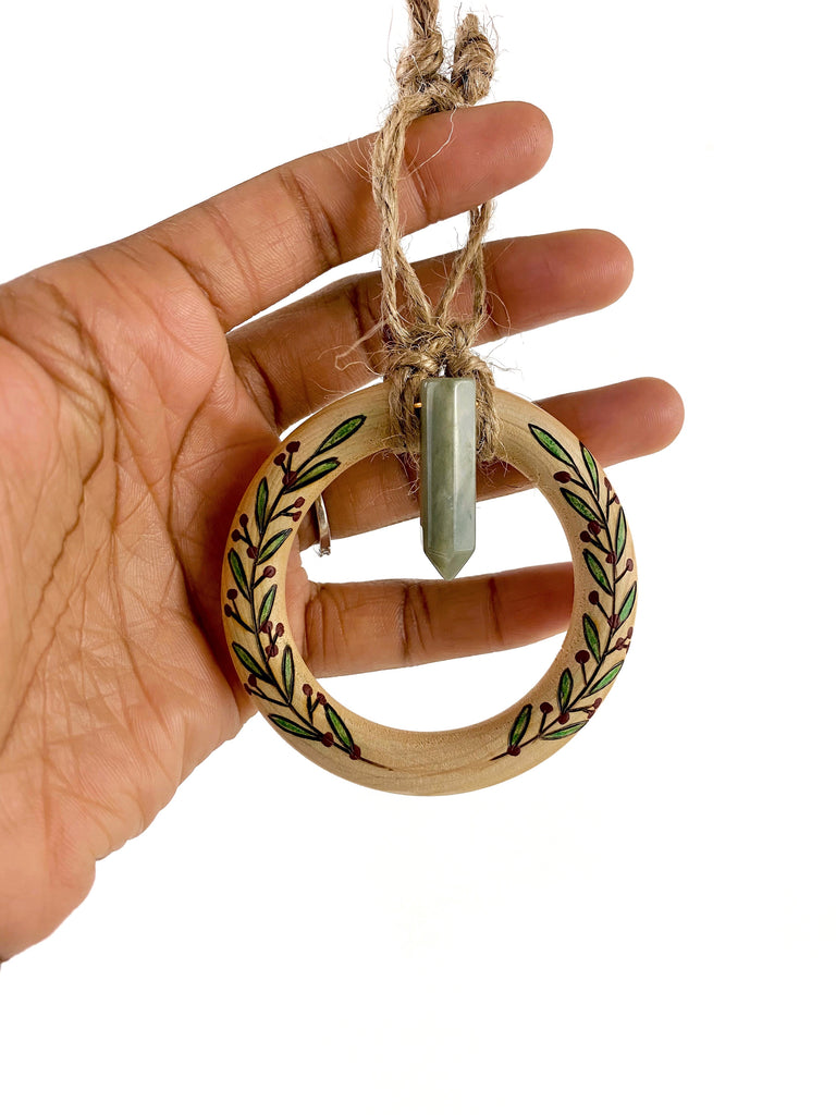 Green Quartz Wood Ring Ornament